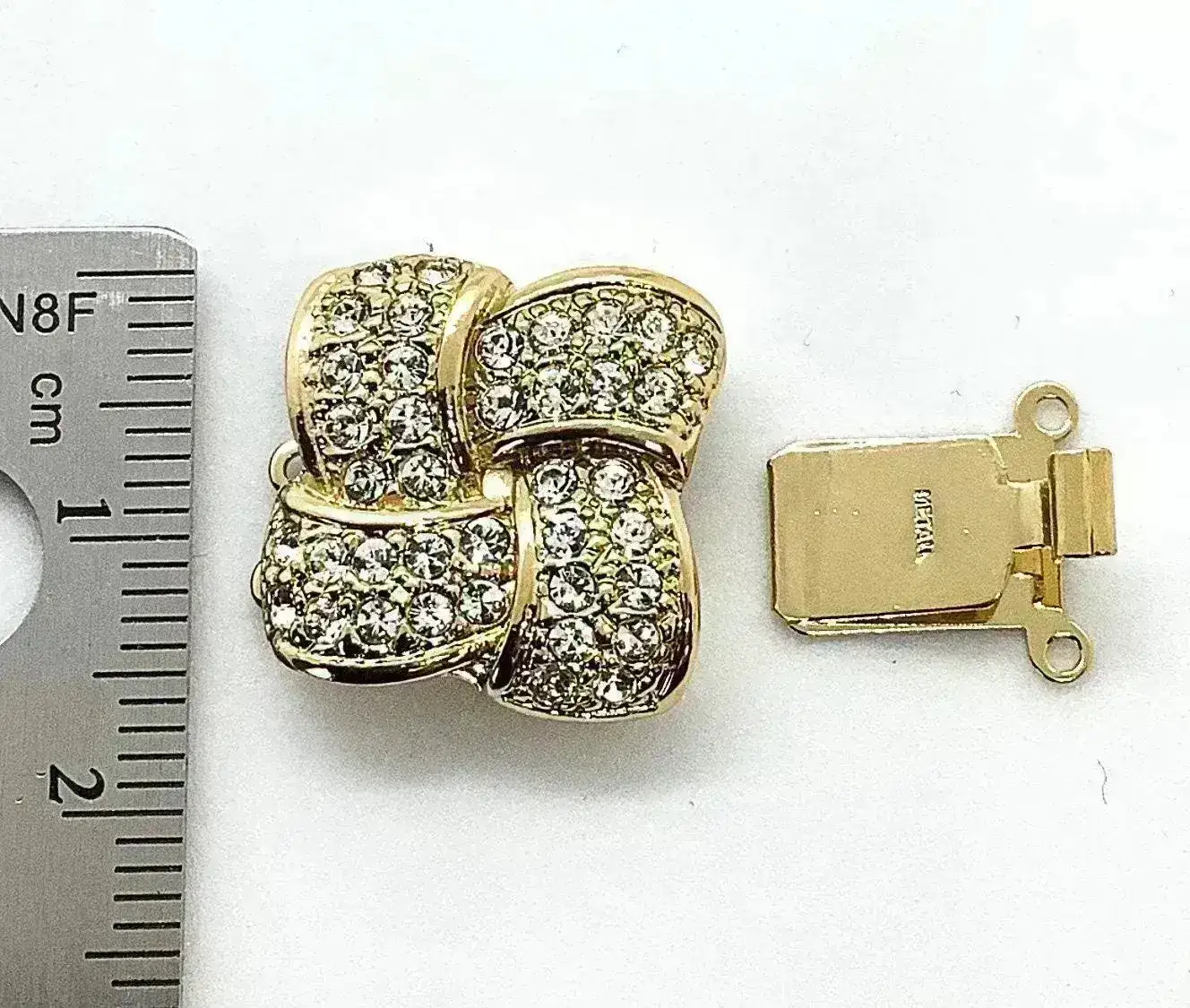 Claspgarten Lover's Knot, 3-Strand Box Clasp with Swarovski Crystals - Image 3