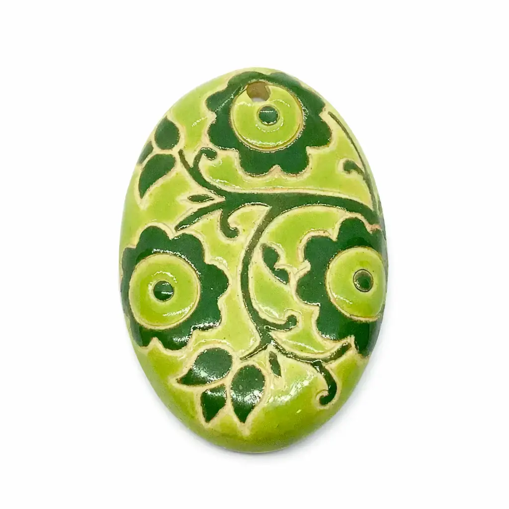 Golem Oval Ceramic Vintage Daisy Pendant